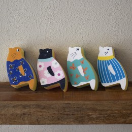 앉아있는 고양이 수세미