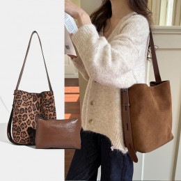 파우치포함 스웨이드 사각 숄더백 ELG-268