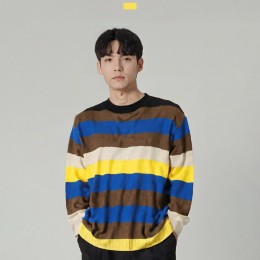 멀티 스트라이프 오버핏 니트 데일리룩