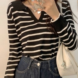 무드 스트라이프 브이넥 카라 데일리 니트 HES-074