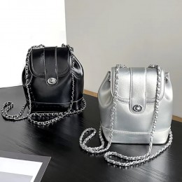 여성 레더 체인 백팩