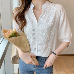 브이넥 플라워 자수블라우스