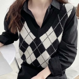 여성 아가일 니트 조끼탑