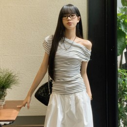 멀레인 언발 오픈숄더 스트라이프 티셔츠 SD-260408