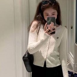 툴루즈 라운드 꽈배기 버튼 숏 가디건 SH-500328