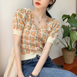 꽃무늬 브이넥 크롭티셔츠 URD-009